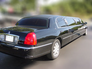 12 Passenger Lincoln Limousine - NY Wine Tours