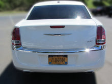 Load image into Gallery viewer, 13 Passenger Chrysler 300 Limousine - NY Wine Tours
